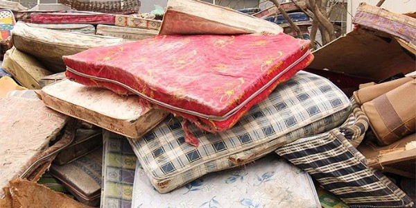 回收的废旧床垫都去哪了？床垫撕碎机带你揭秘